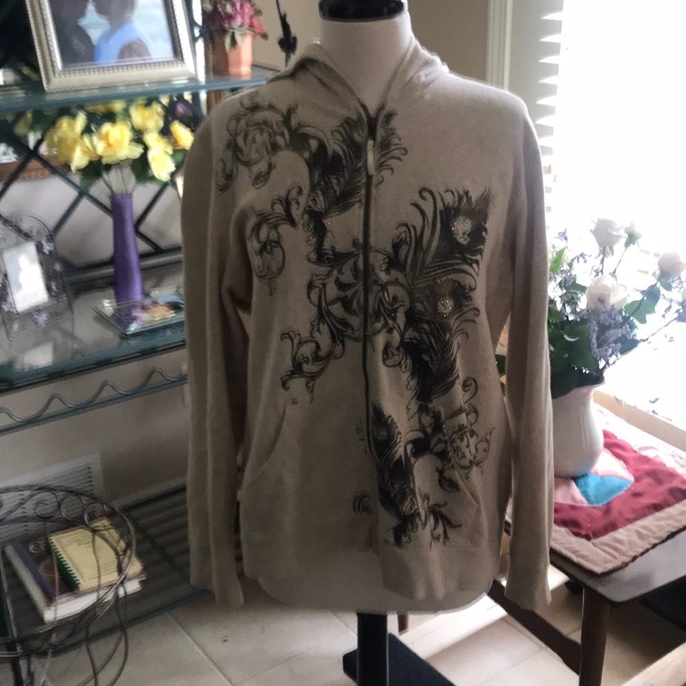 Hoodie with full zipper in front